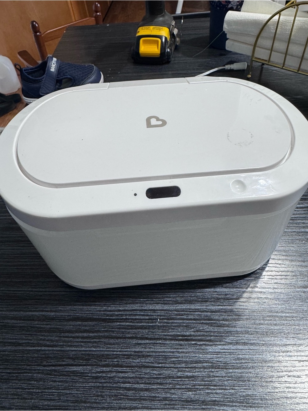 Munchkin White Electronic Baby Wipes Warmer - Touch Sensor Lid